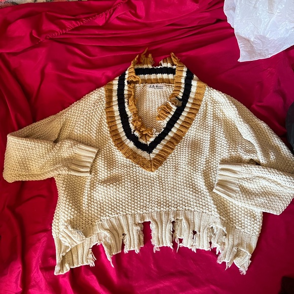 Sweater size M/L - Picture 1 of 2